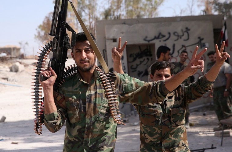 Anh binh si Syria cam chot vung ngoai o Damascus-Hinh-6